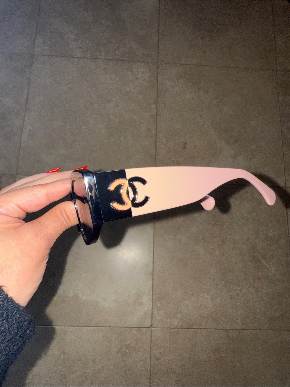 Chanel oval sunglasses - Picture 2 of 5